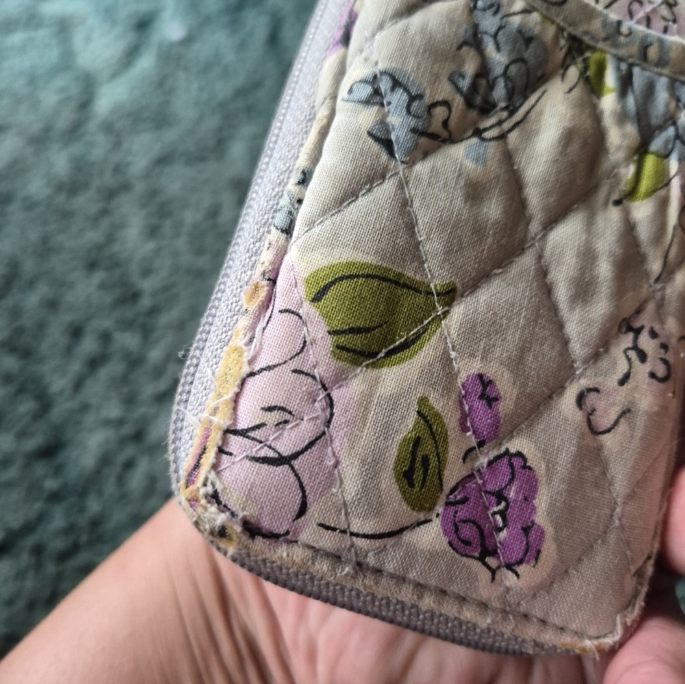 Vera Bradley Floral Quilted Waĺlet with Wristlet Strap - Picture 6 of 8
